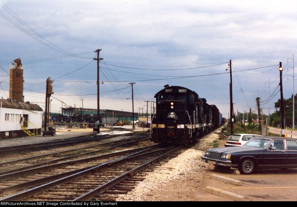 IC GP10 #8097 - Illinois Central 